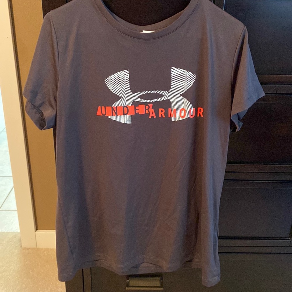 Women’s Under Armour shirt